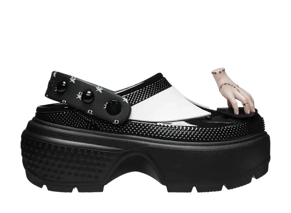 ウェンズデー × クロックス ストンプ クロッグ "ブラック/ホワイト"