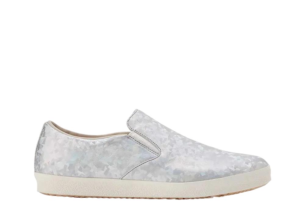 オニツカタイガー ウィメンズ タイガー スリッポン デラックス "ピュアシルバー"