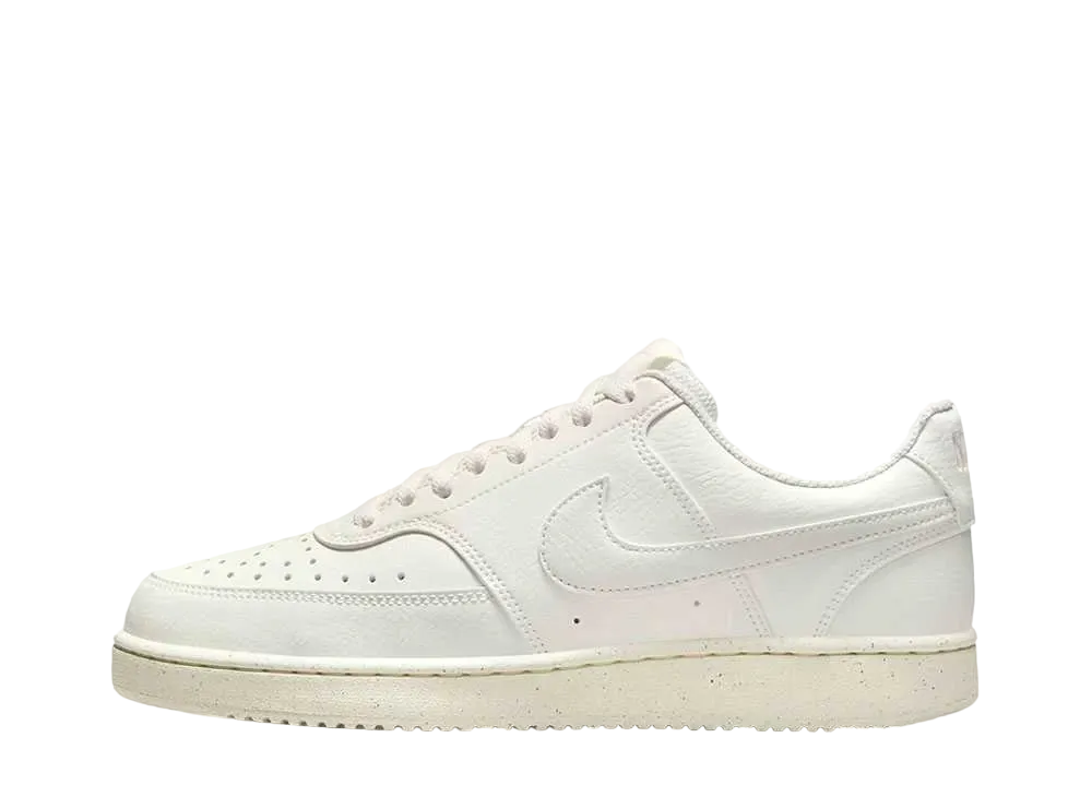 ナイキ ウィメンズ コートビジョン ロー ネクストネイチャー "セイル/モスリン/ファントム"