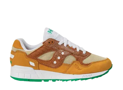 ポリティックス × カフェ ドゥ モンド × サッカニー シャドウ5000 "ベニエ/シュガー"