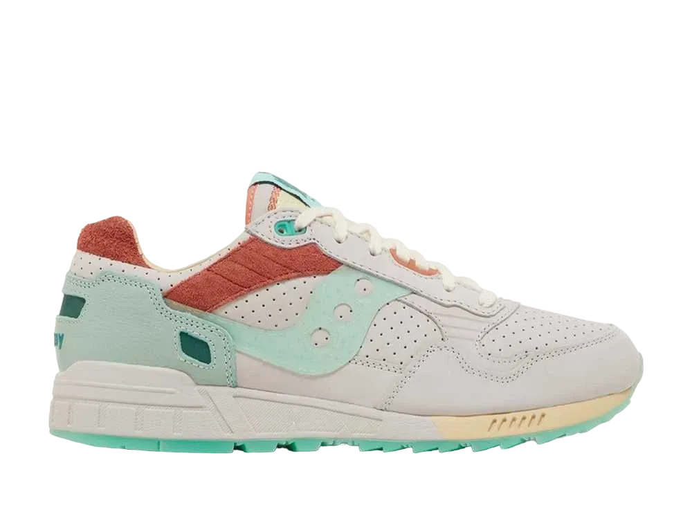 サッカニー シャドウ5000 "ベージュ/グリーン"