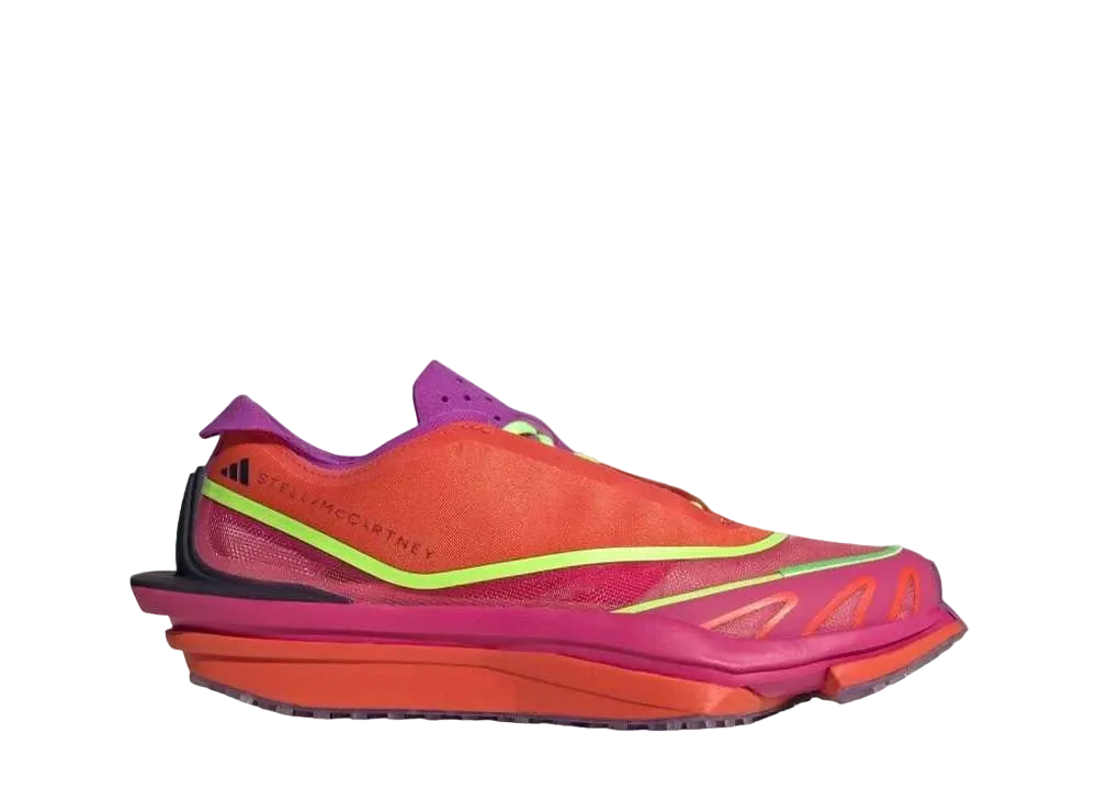 ステラマッカートニー × アディダス ウィメンズ アースライト 2.0 ロー カーボン "シグナルグリーン/ヘイジーオレンジ/ホワイト"