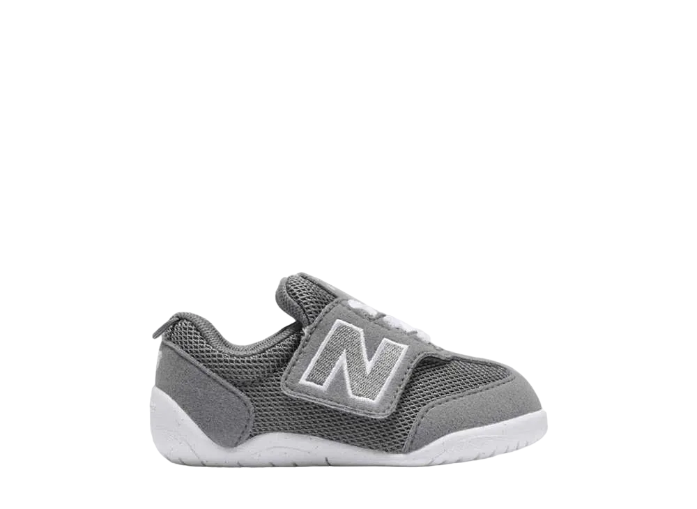 ニューバランス TD ニュービー ファースト "グレー" (キッズ)