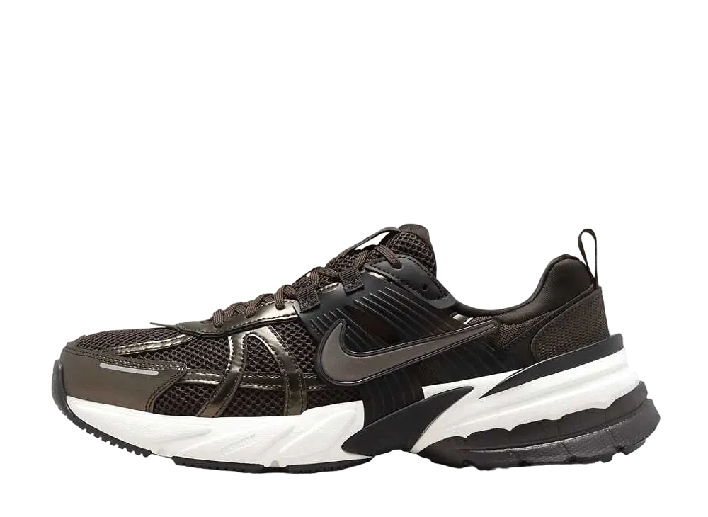 ナイキ V2Kラン "ベルベットブラウン/ホワイト/ブラック/バロックブラウン"