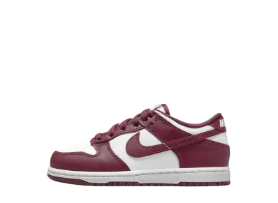 ナイキ PS ダンク ロー "ホワイト/ジムレッド/レッドウッド" (キッズ)