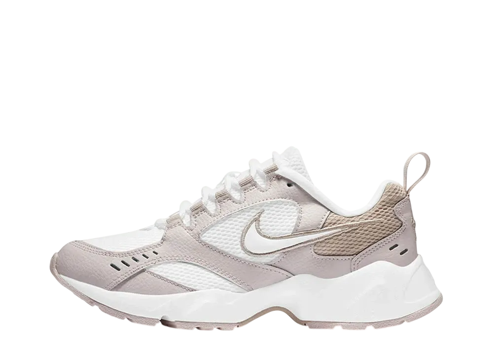 ナイキ ウィメンズ エアハイツ "ベアリーローズ/ホワイト/フォッシルストーン"