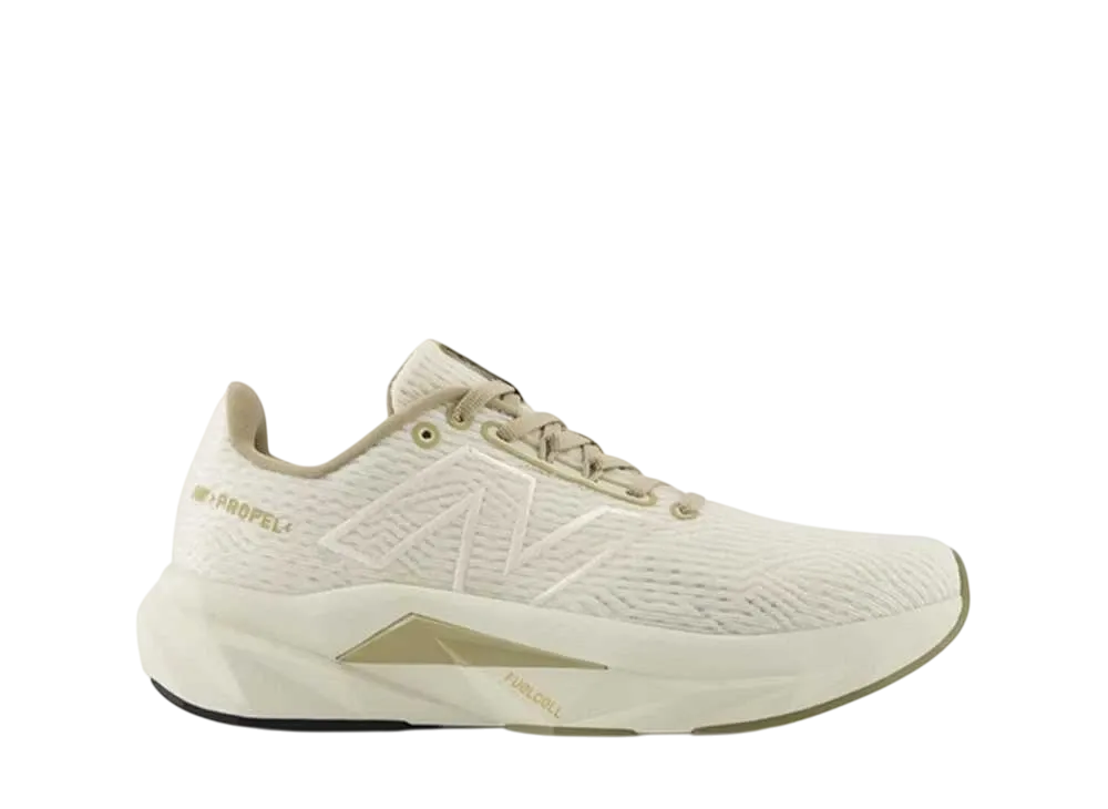 ニューバランス ウィメンズ フューエルセル プロペルV5 "ベージュ"