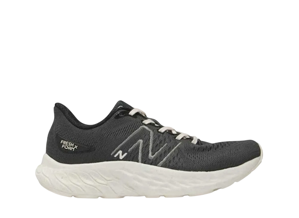 ニューバランス ウィメンズ フレッシュフォーム エックス イーボスV3 "ブラック"