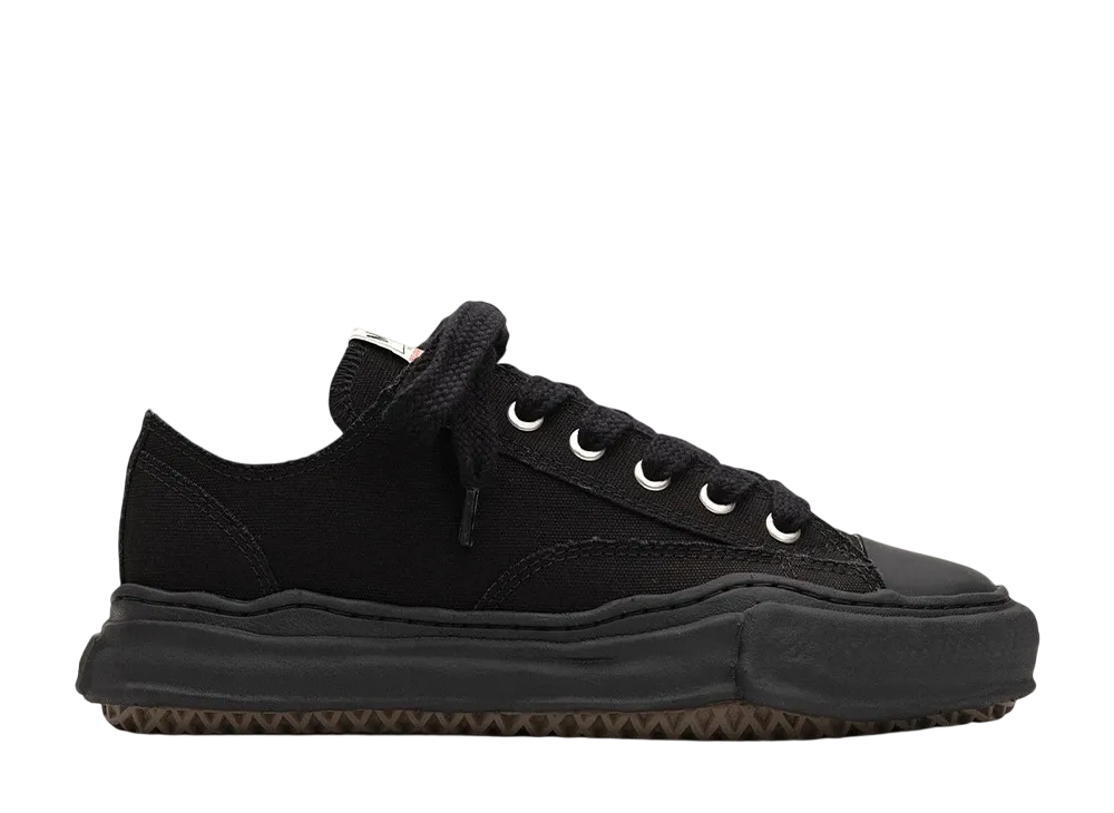 メゾンミハラヤスヒロ ピーターソン OG ソール キャンバス ロートップ スニーカー "ブラック/ブラック" (A01FW702)