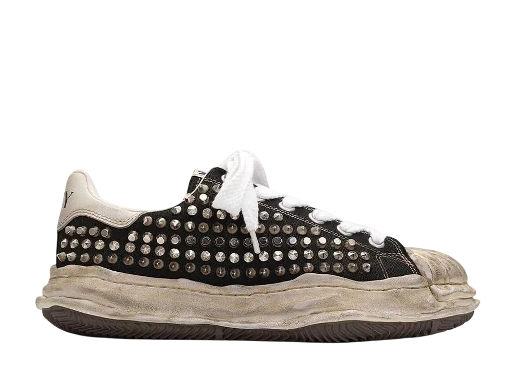 メゾンミハラヤスヒロ ブレイキー OG ソール スタッズ キャンバス ロートップ スニーカー "ブラック" (A13FW729)