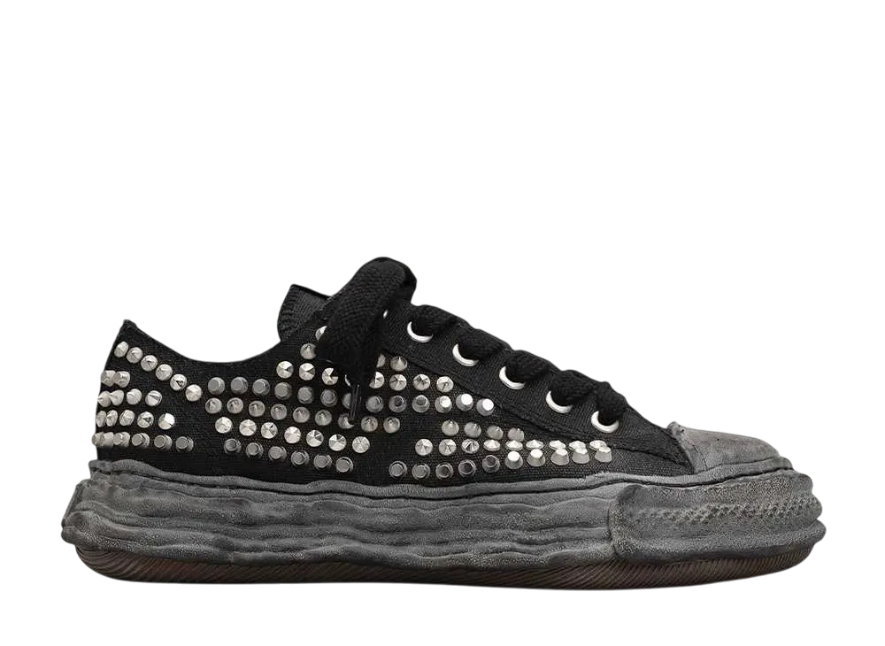 メゾンミハラヤスヒロ ピーターソン23 OG ソール スタッズ キャンバス ロートップ スニーカー "ブラック/ブラック" (A13FW715)