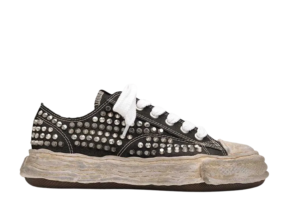 メゾンミハラヤスヒロ ピーターソン23 OG ソール スタッズ キャンバス ロートップ スニーカー "ブラック" (A13FW715)