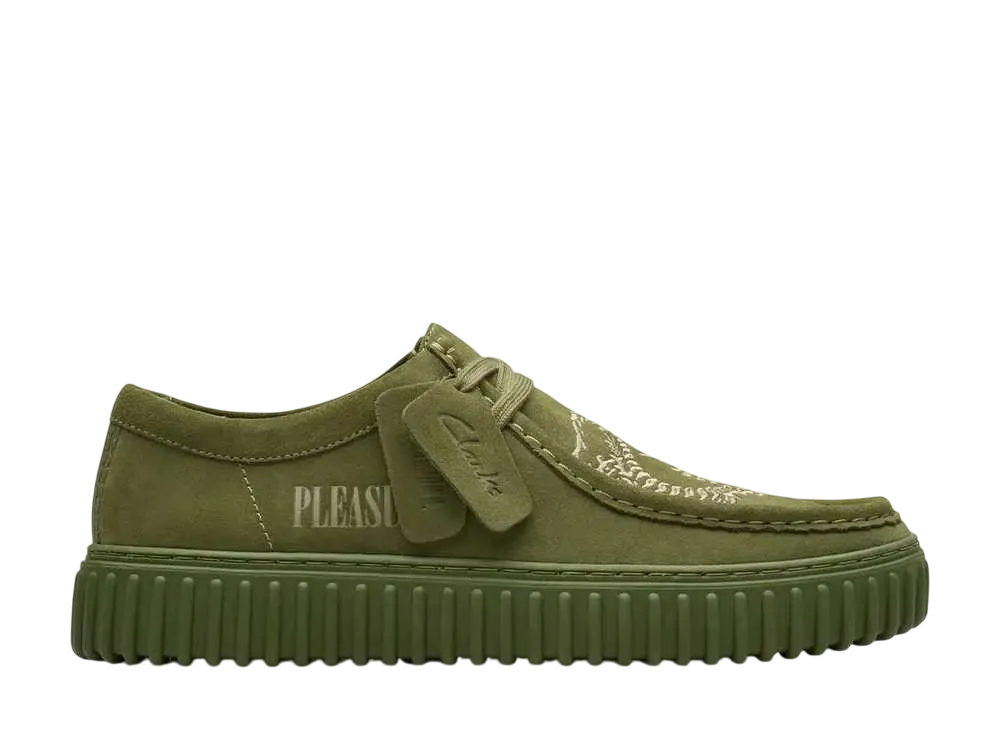 プレジャーズ × クラークス トーヒル ドラゴン ロー "オリーブスウェード"