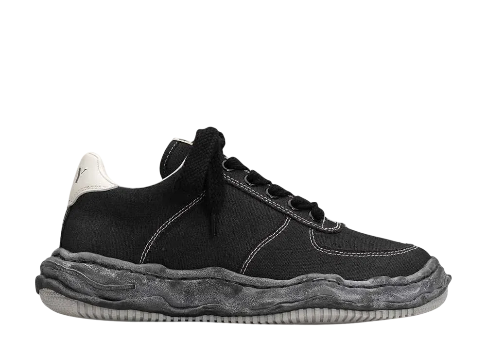 メゾンミハラヤスヒロ ウェイン OG ソール オーバーダイド キャンバス ロートップ スニーカー "ブラック/ブラック" (A13FW723)