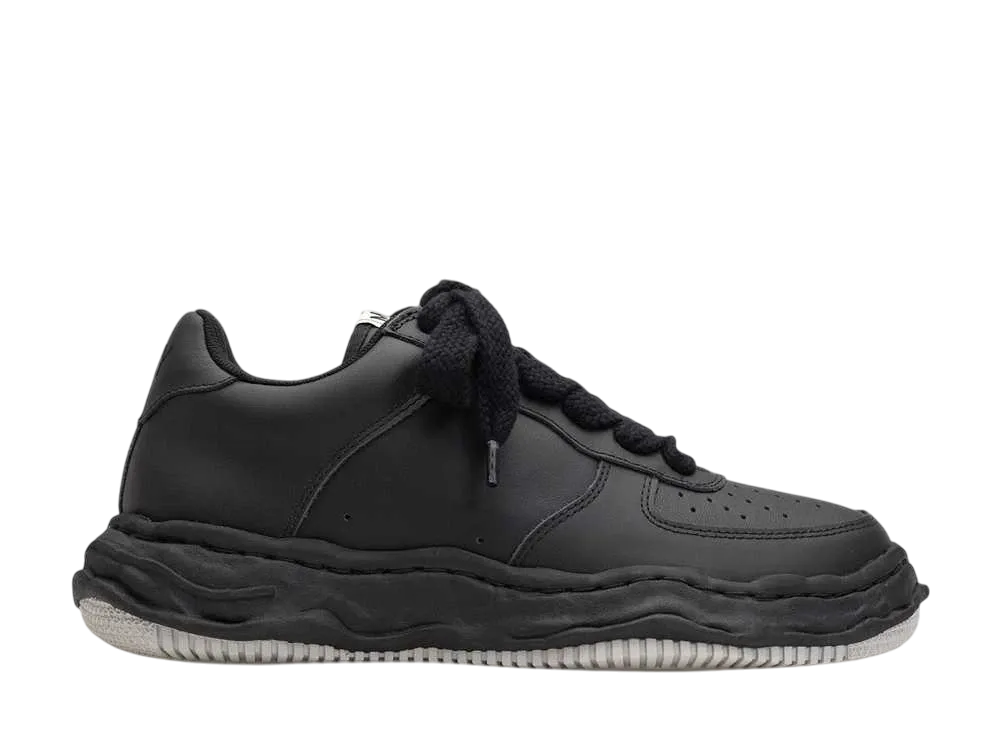 メゾンミハラヤスヒロ ウェイン OG ソール レザー ロートップ スニーカー "ブラック/ブラック" (A07FW702)