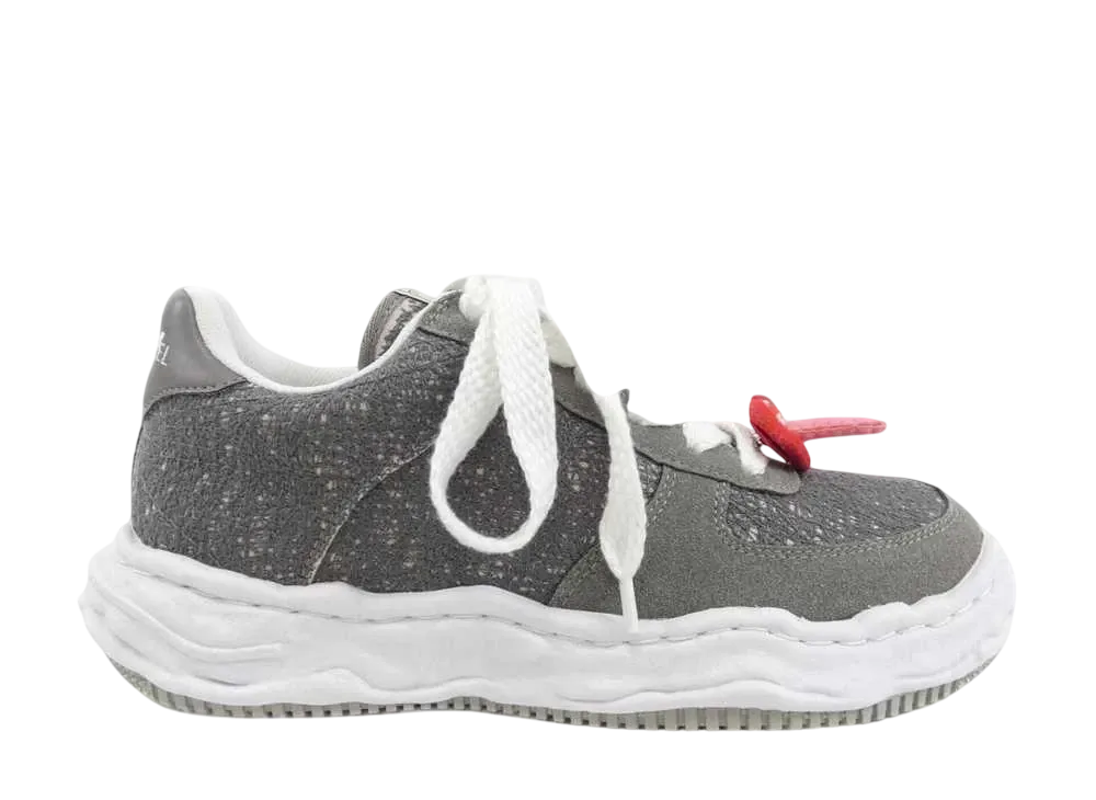 ミシェル × メゾンミハラヤスヒロ エンブロイダリー ウェイン ウィズ ブローチ ロートップ スニーカー "グレー" (MC233F002M)