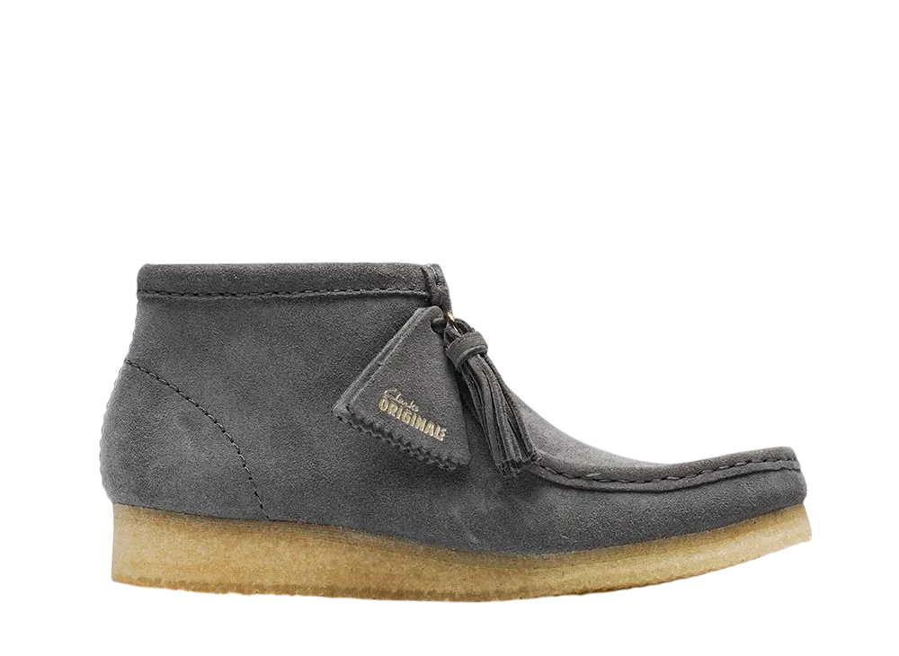 クラークス ウィメンズ ワラビーブーツ "グレーブルースウェード"