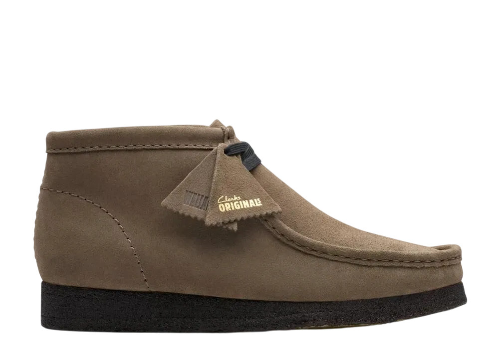 クラークス ワラビーブーツ "ダークグレースウェード"