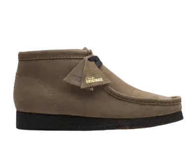 クラークス ワラビーブーツ "ダークグレースウェード"