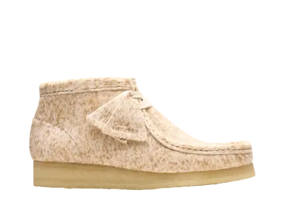 クラークス ウィメンズ ワラビーブーツ "スペクルドヘアーオン"