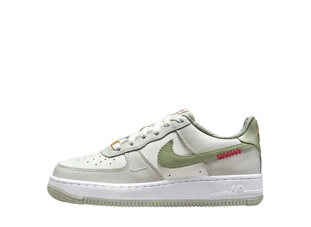 ナイキ GS エアフォース1 ロー "イヤーオブザスネーク"