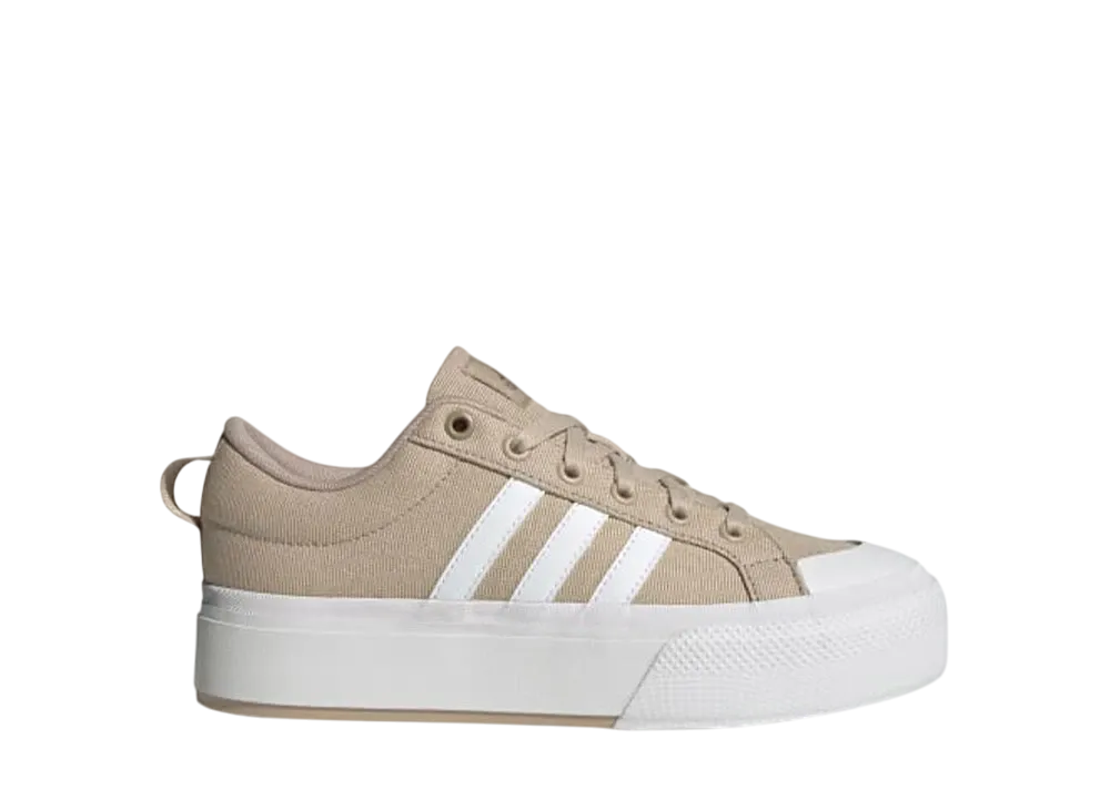 アディダス ウィメンズ ブラバダ2.0 プラットフォーム "クレイブラウン/クラウドホワイト/サイバーメタリック"