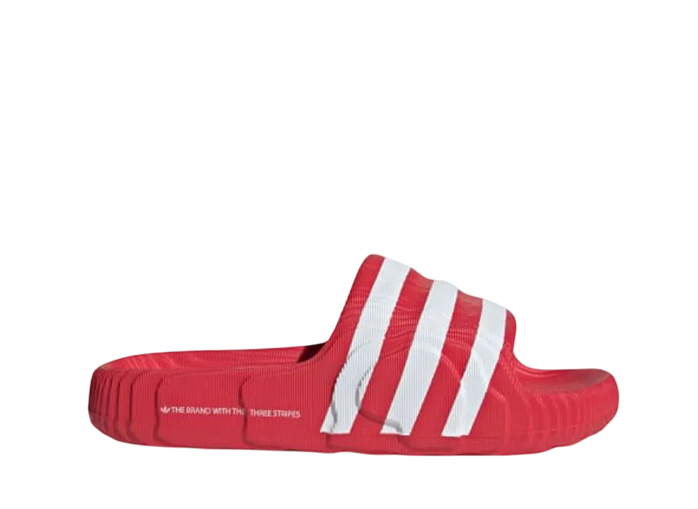 アディダス アディレッタ22 スライド "ベタースカーレット/クラウドホワイト"