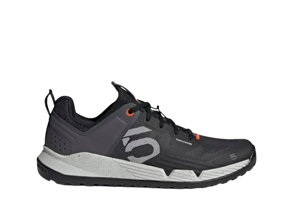 アディダス 510 トレイルクロス XT "コアブラック/クラウドホワイト/グレーシックス"