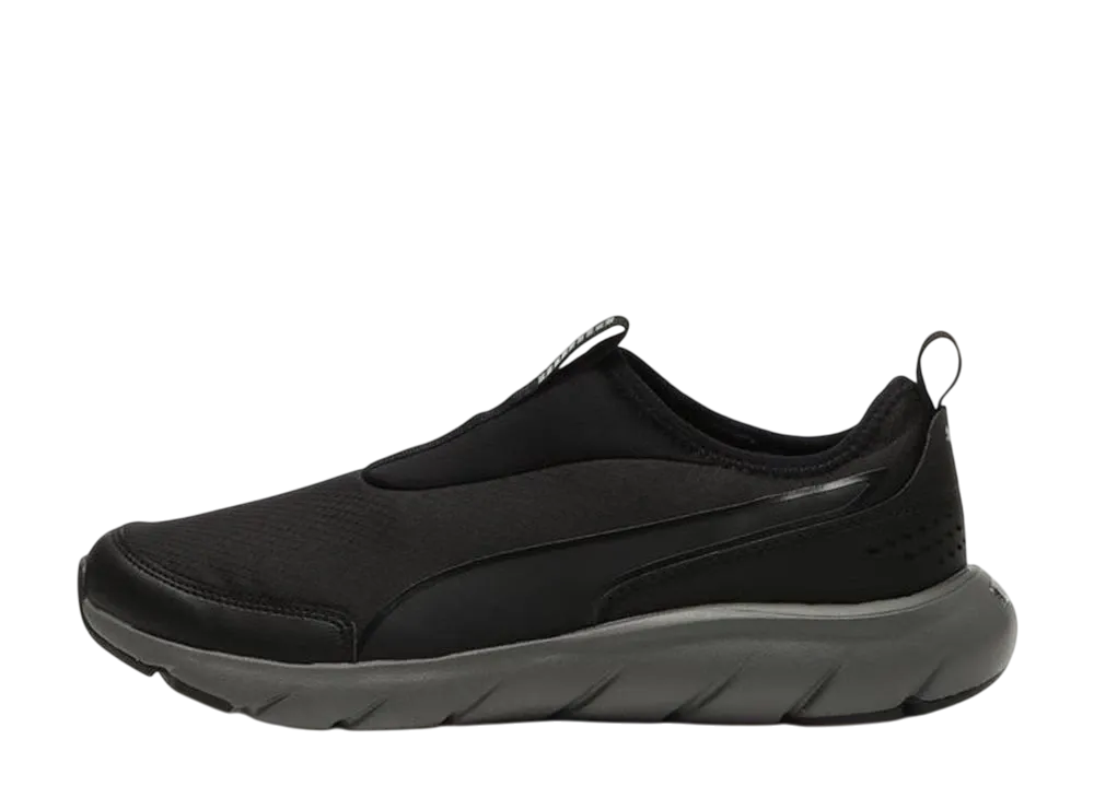 プーマ ソフトライドフレックス スリッポン スーパーワイド "ブラック/クールライトグレー"