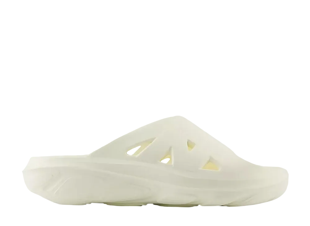 ニューバランス フレッシュフォーム リカバリー "アンゴラ"