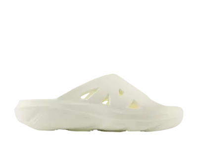 ニューバランス フレッシュフォーム リカバリー "アンゴラ"