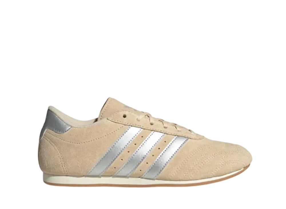 アディダスオリジナルス ウィメンズ テコンドー シューレース "サンドストレータ/シルバーメタリック/オフホワイト"