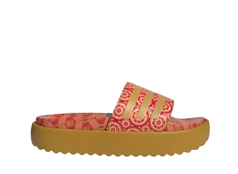 アディダス ウィメンズ アディレッタ プラットフォーム スライド "ビクトリーゴールド/トマト"