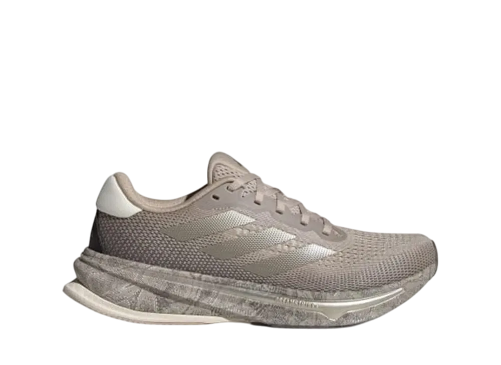 アディダス ウィメンズ スーパーノヴァ ライズ ランニング "ワンダーベージュ/ワンダーホワイト/チャコール"