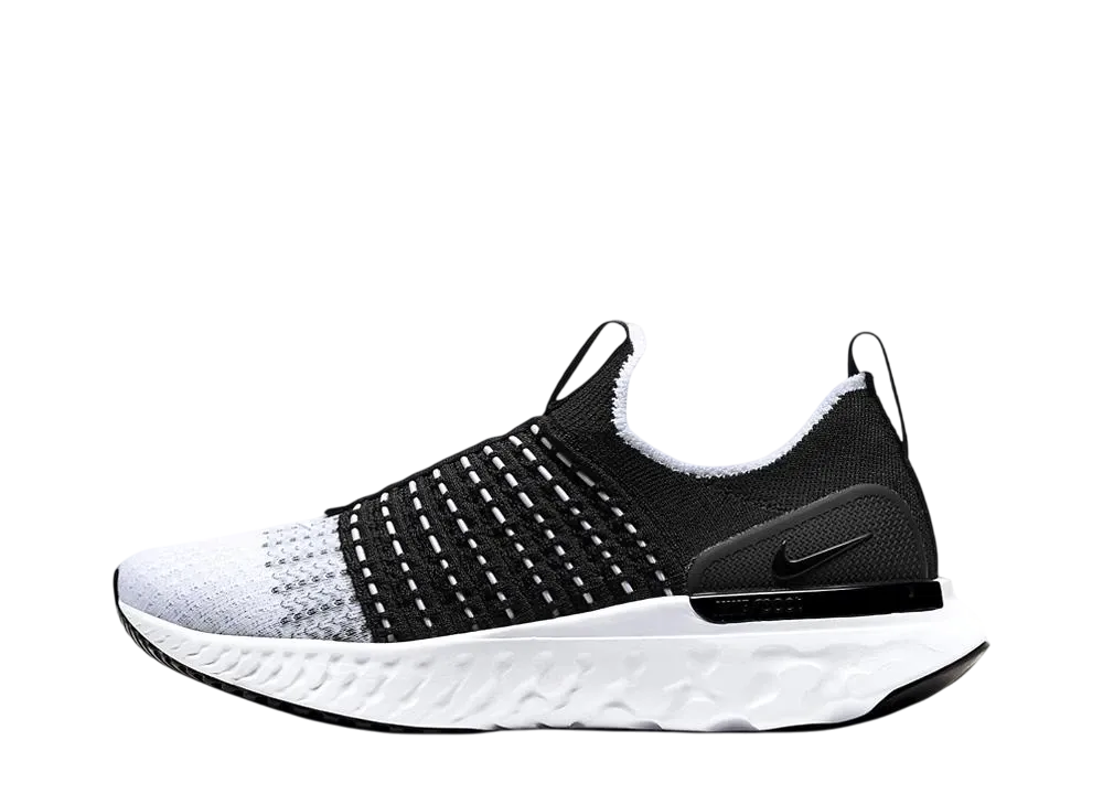 ナイキ ウィメンズ リアクト ファントム ラン フライニット2 "ブラック/ホワイト"