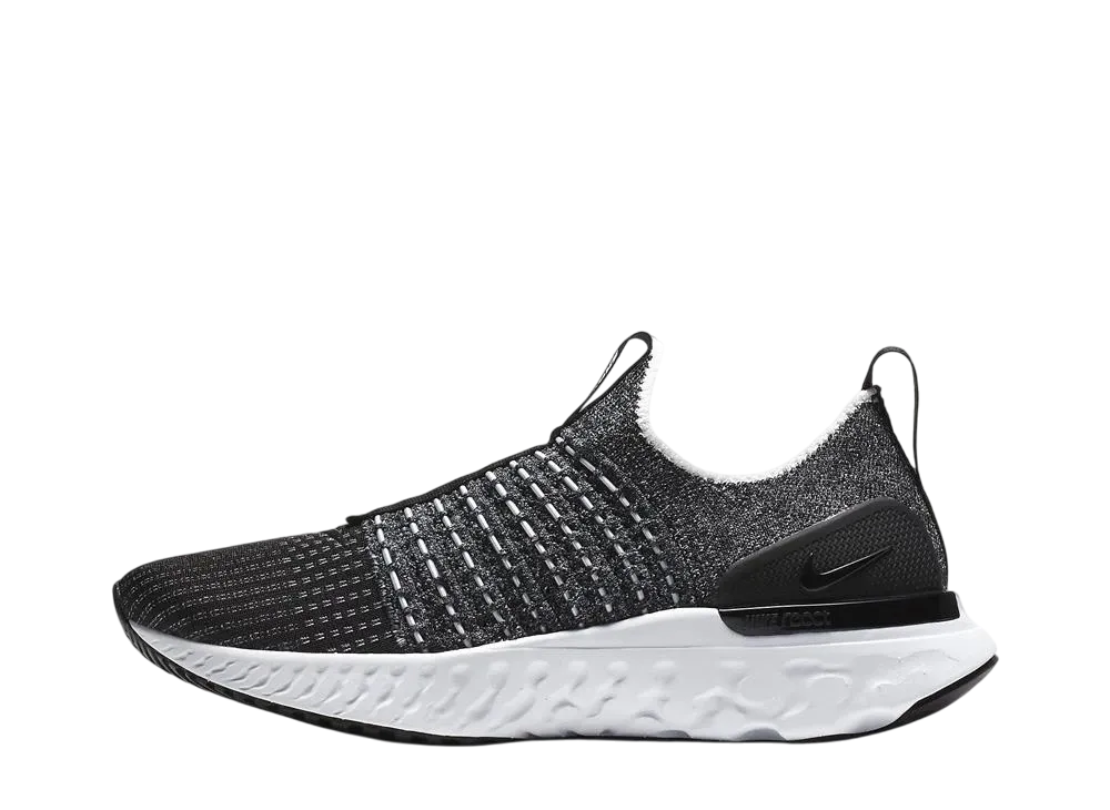 ナイキ ウィメンズ リアクト ファントム ラン フライニット2 "ブラック/ホワイト"