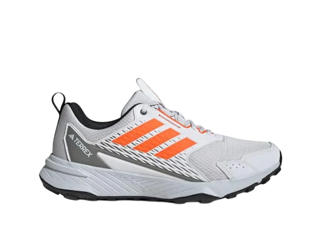 アディダス トレースファインダー トレイル ランニング "ダッシュグレー/セミインパクトオレンジ/チャコールソリッドグレー"