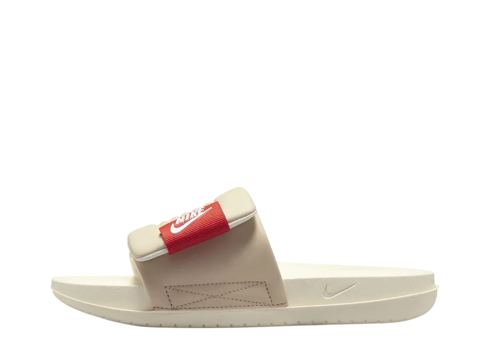 ナイキ ウィメンズ オフコート アジャスト スライド "サンドドリフト/ピカンテレッド/ココナッツミルク/セイル"
