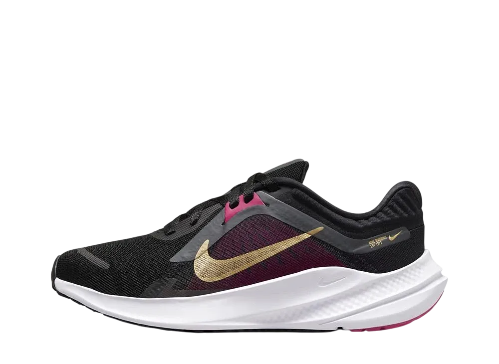 ナイキ ウィメンズ クエスト5 "ブラック/ダークスモークグレー/ファイヤーベリー/メタリックゴールド"