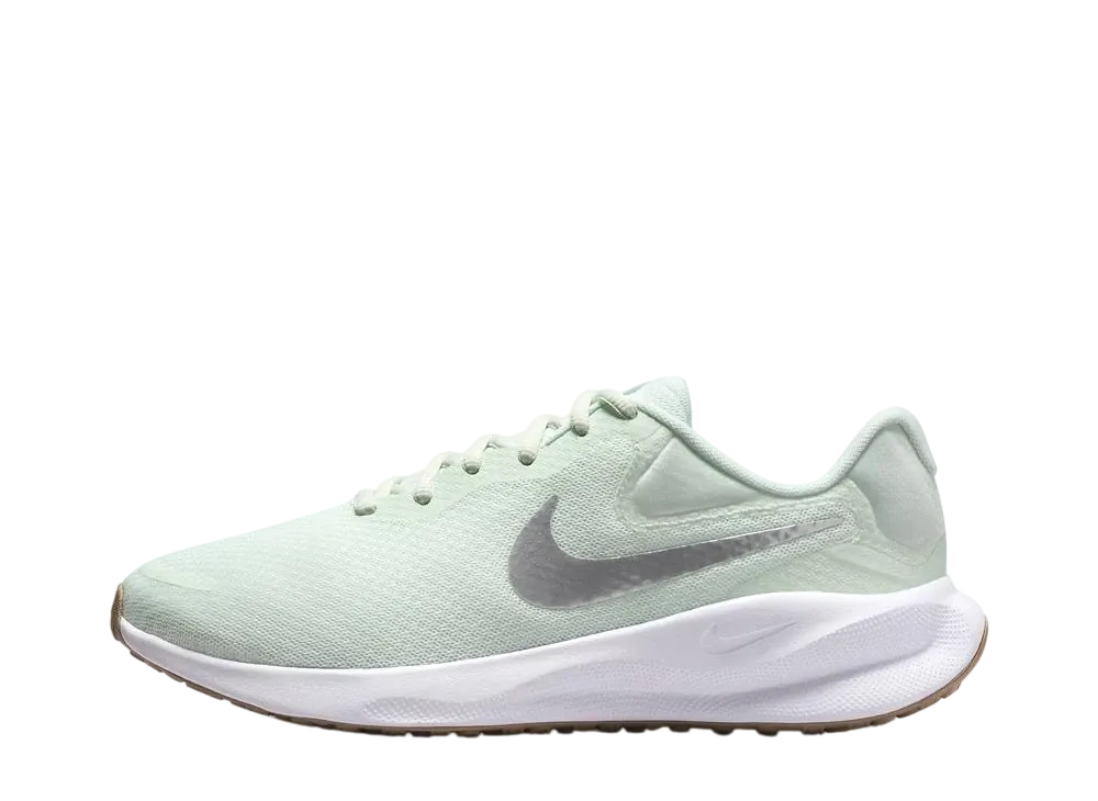 ナイキ ウィメンズ レボリューション7 "ベアリーグリーン/ホワイト/プラチナティント/メタリックシルバー"