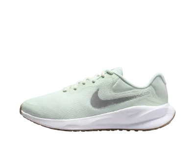 ナイキ ウィメンズ レボリューション7 "ベアリーグリーン/ホワイト/プラチナティント/メタリックシルバー"