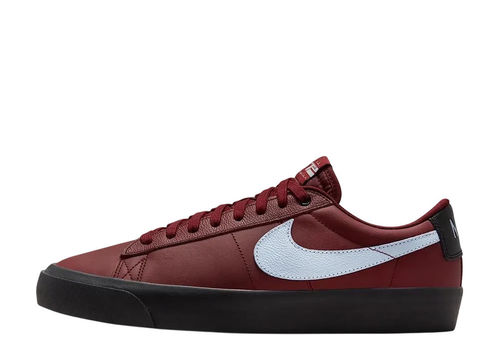 ナイキ SB ズーム ブレーザー ロー プロ GT "ダークチームレッド/ダークチームレッド/ブラック/ライトアーモリーブルー"