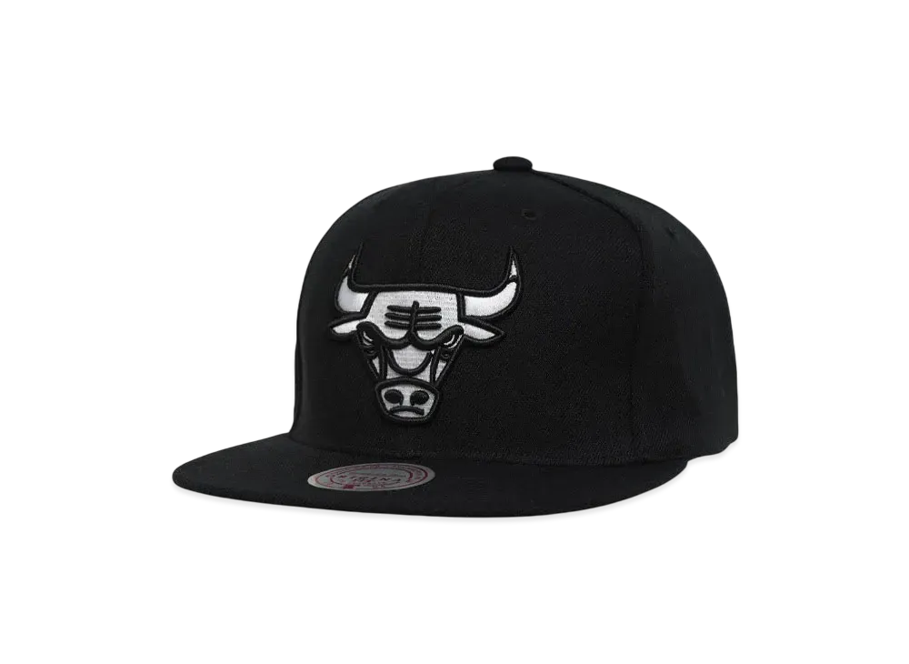 Mitchell&Ness NBA EVERGREEN BLACK WHITE SNAPBACK BULLS "BLACK"