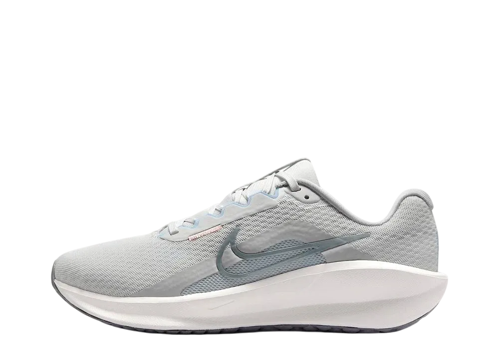 ナイキ ウィメンズ ダウンシフター13 "フォトンダスト/ライトスモークグレー/サミットホワイト/メタリックピューター"