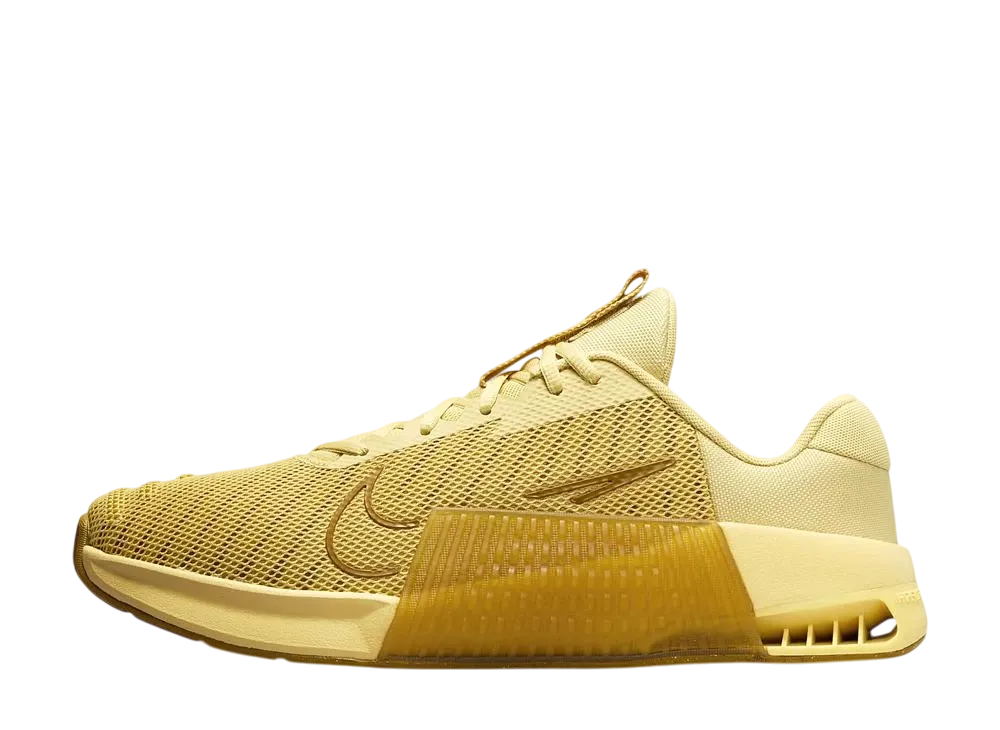 ナイキ メトコン9 "サターンゴールド/ブロンズ"
