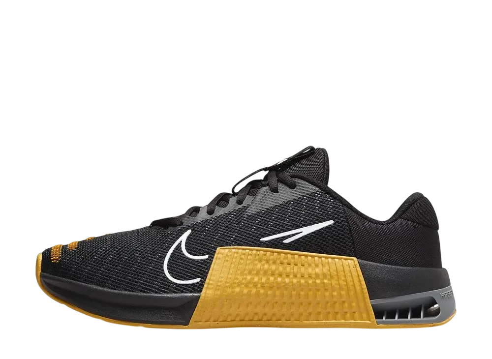 ナイキ メトコン9 "ブラック/ユニバーシティゴールド/スモークグレー/ホワイト"