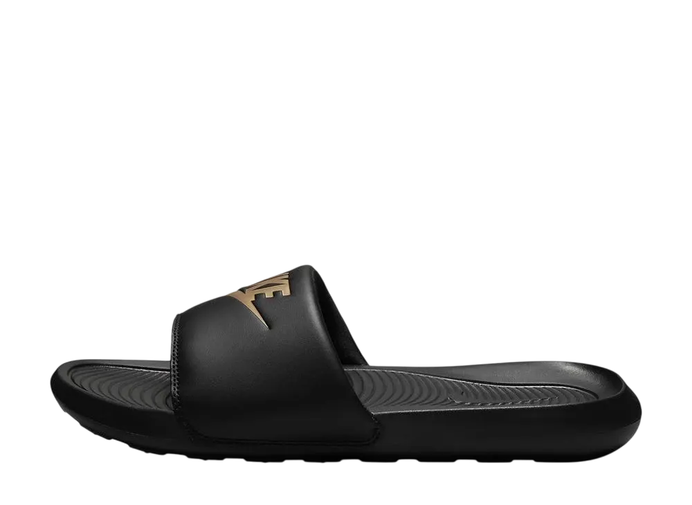 ナイキ ビクトリーワン スライド "ブラック/ブラック/メタリックゴールド"