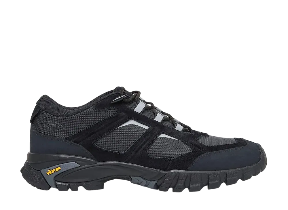 オークリー シエラ テレイン "ブラックアウト"