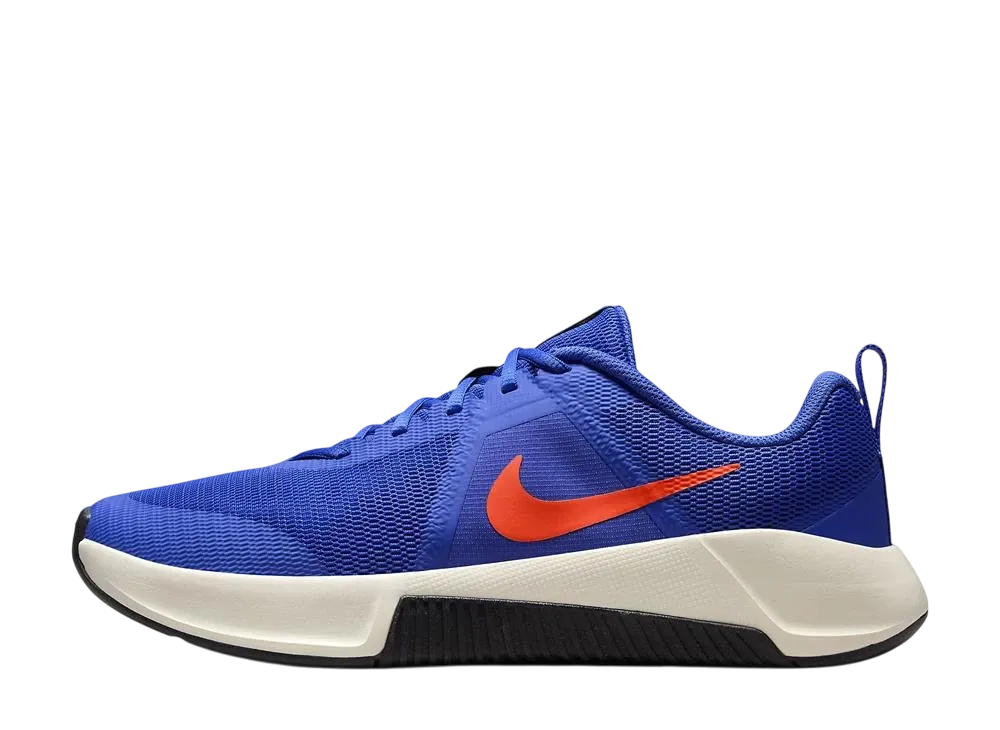 ナイキ MCトレーナー3 "アストロノミーブルー/ペールアイボリー/ブラック/ハイパークリムゾン"