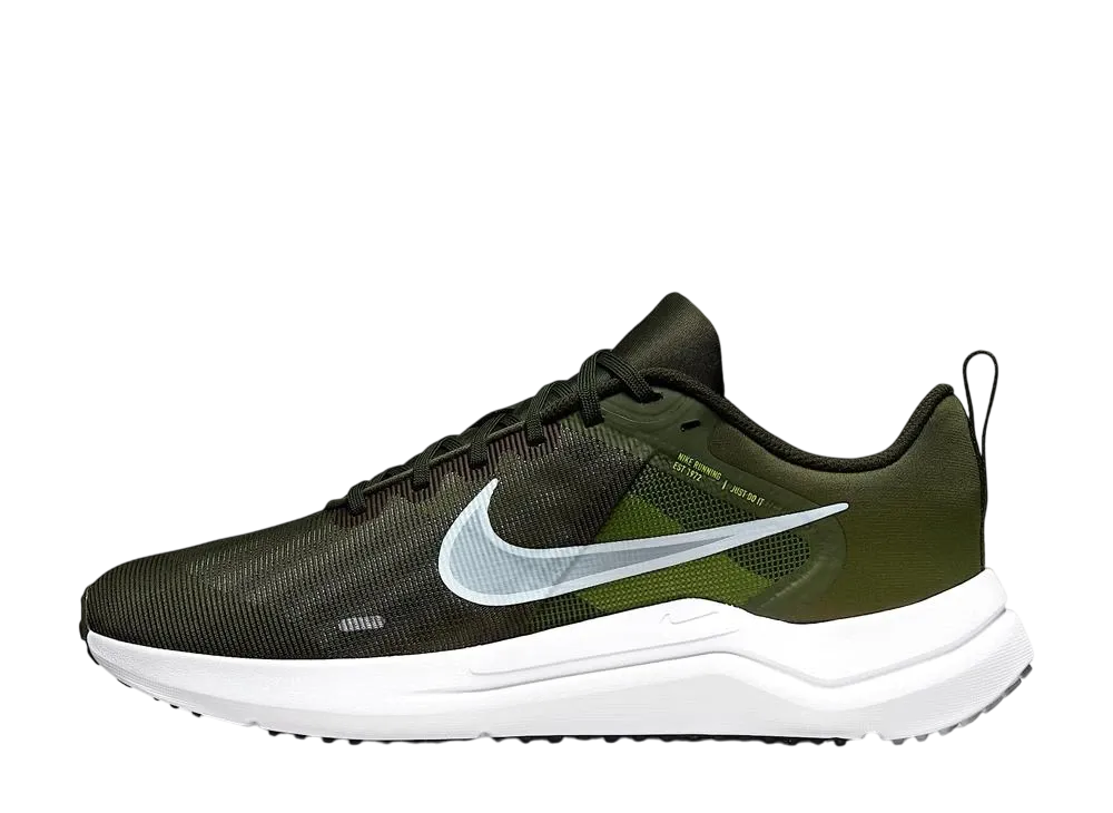 ナイキ ダウンシフター12 "カーゴカーキ/セコイア/イエローストライク/グレイシャーブルー"